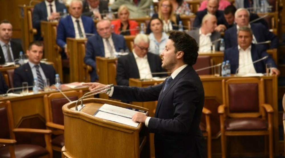 Kuvendi i Malit te Zi rrezon qeverine e Abazovic, 50 deputete votuan pro